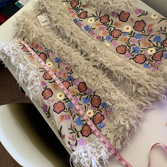 Rare Free People Suede Floral Embroidered Fur Trimmed Vest NWT - Picture 7 of 7